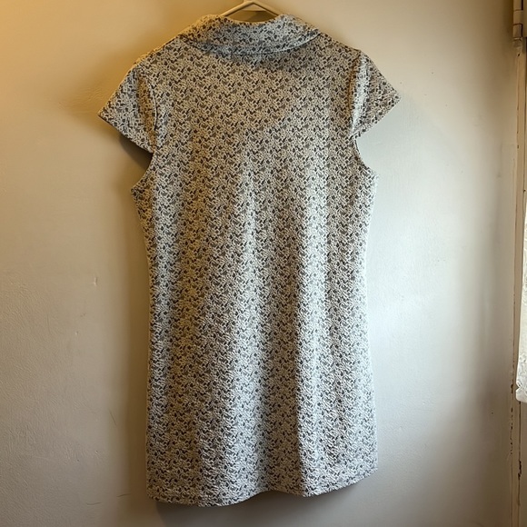 POCKETS! Papillon Vintage style faux lace print dress with great neckline - Picture 5 of 6